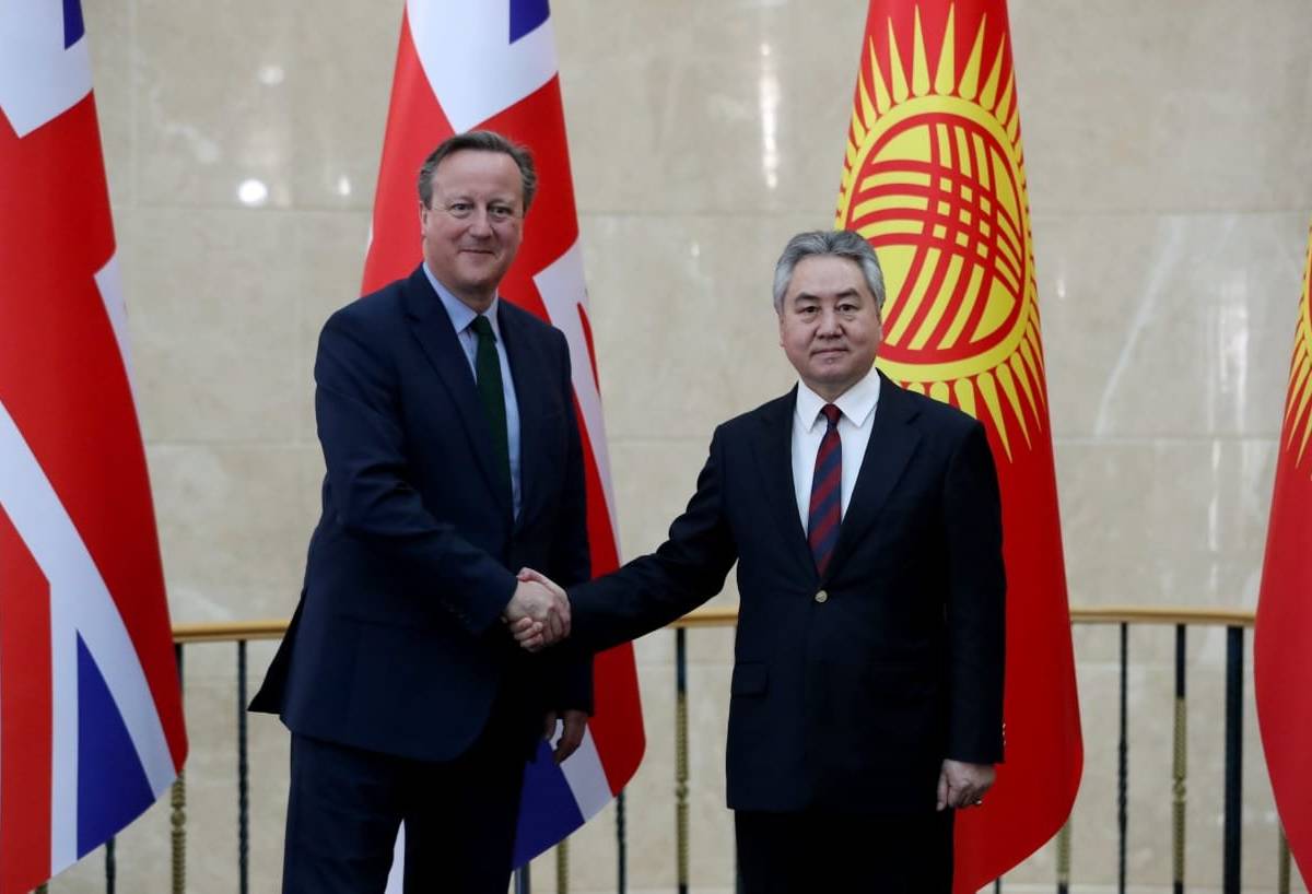 Британия мутит воду в Центральной Азии: киргизский язык до Лондона доведёт?